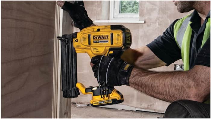 DEWALT 20V MAX* CORDLESS NAILERS
