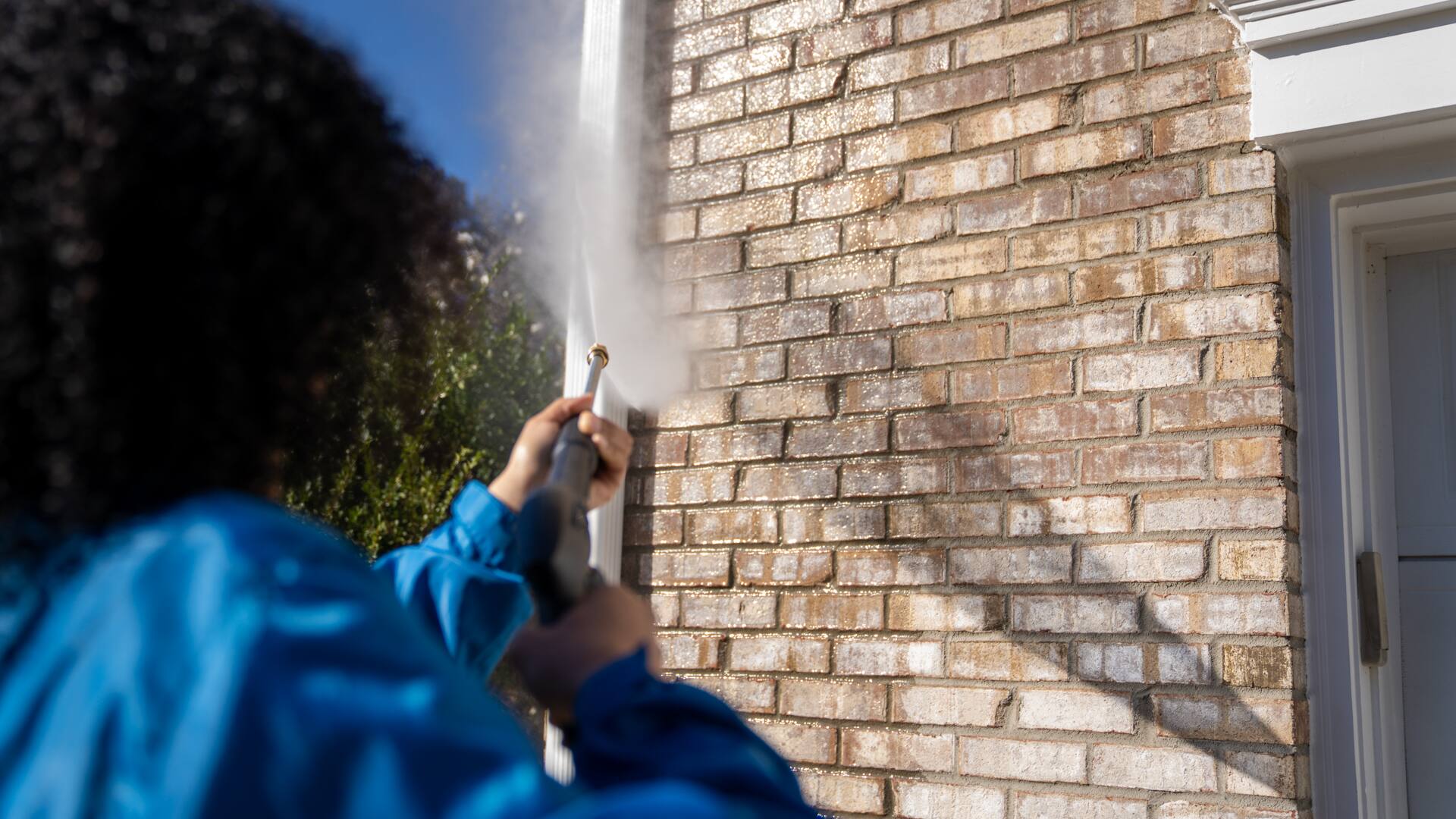 How to Pressure Wash a House