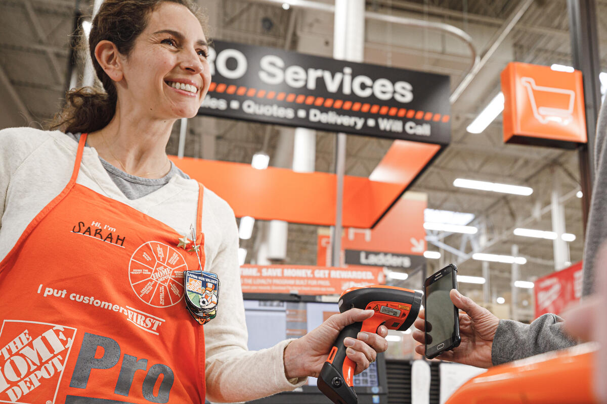 Pro Desk at The Edmonton Westmount Home Depot in Edmonton, AB T5M 3L7