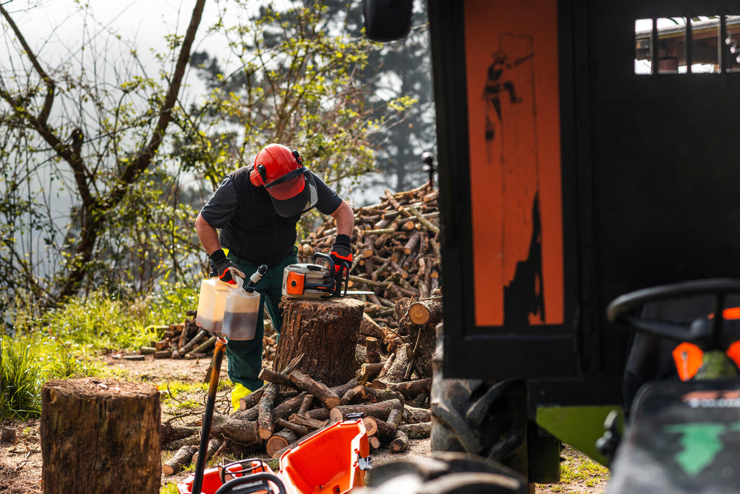 Tree cutter outlet hand machine