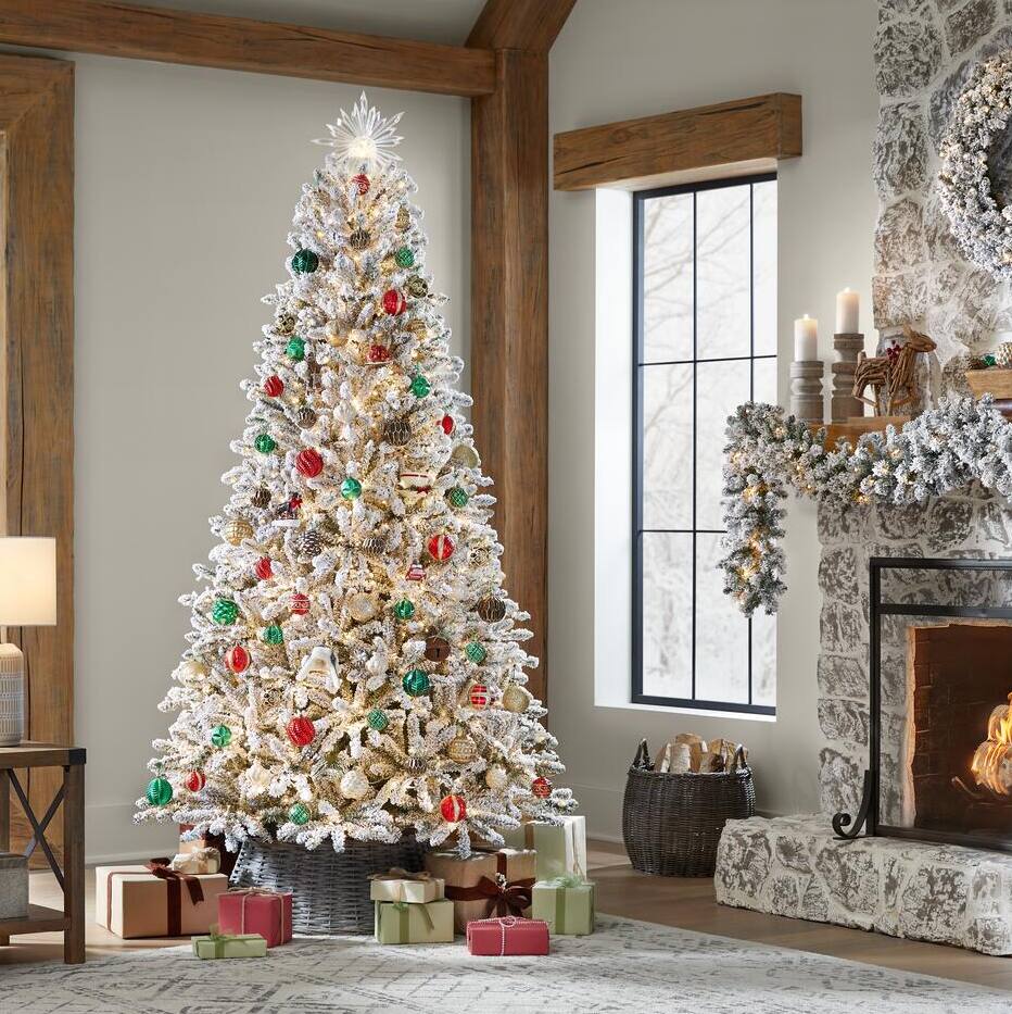 25 Christmas Living Room Decorating Ideas - How to Decorate a