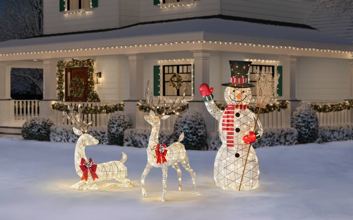 How Christmas Decorating Helps Neighborhoods and Businesses Shine Brighter  with Christmas Decor's Professional Lighting Services