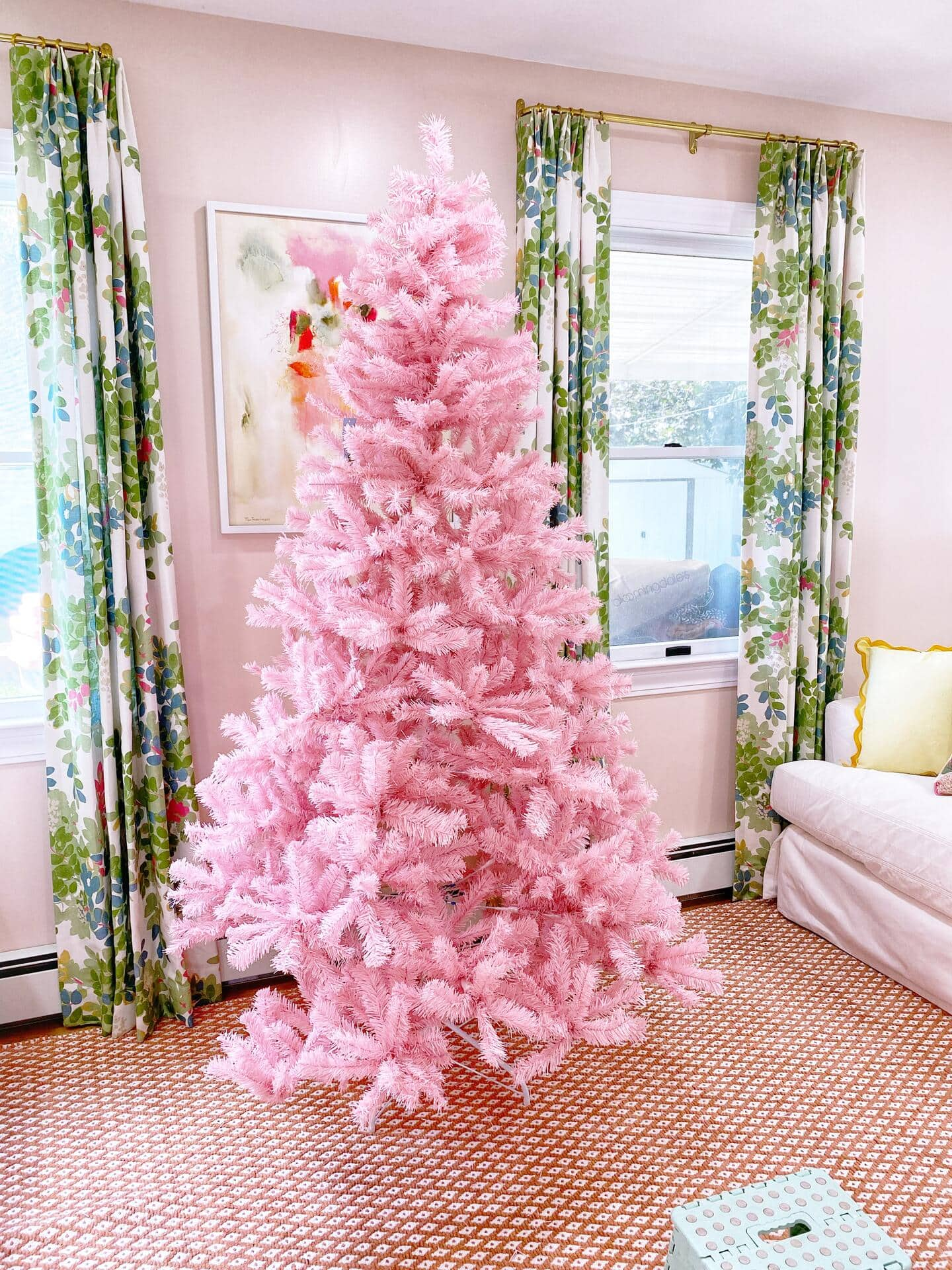 34 Pink Christmas Decor Ideas for a Nontraditional Twist