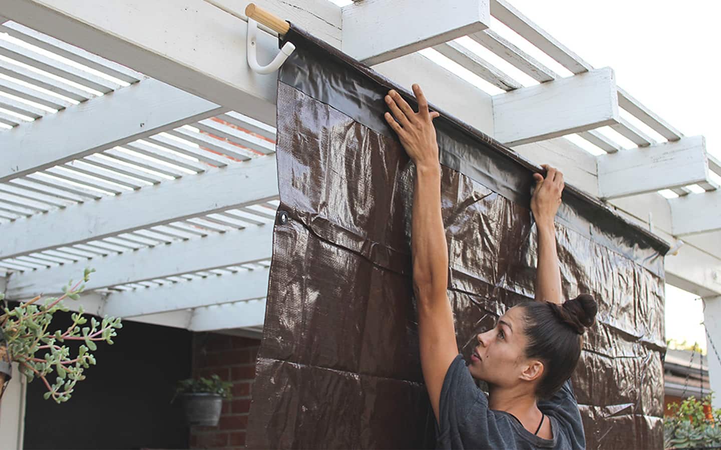The screen is lifted onto hooks.