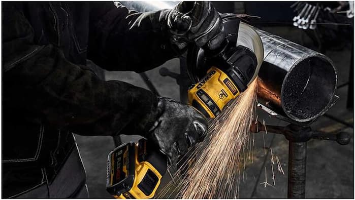 DEWALT 60V MAX POWERED BY FLEXVOLT®
