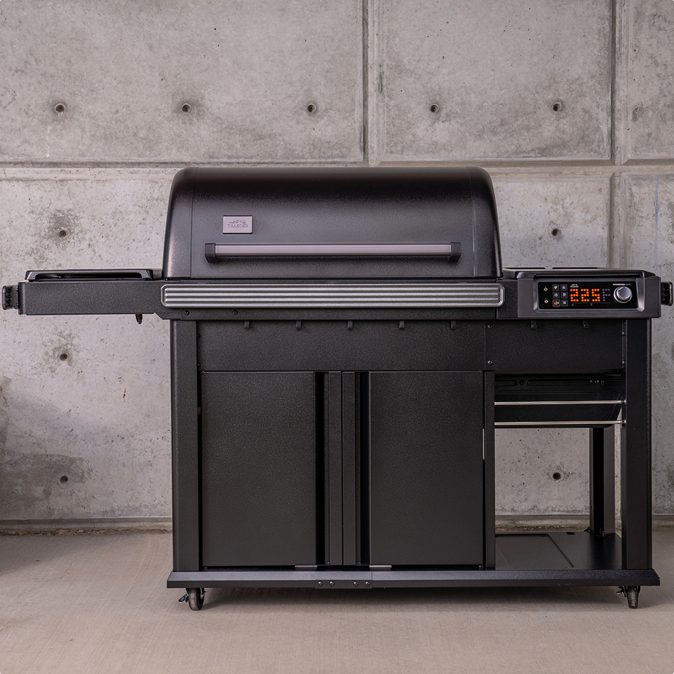 TRAEGER WOODRIDGE SERIES