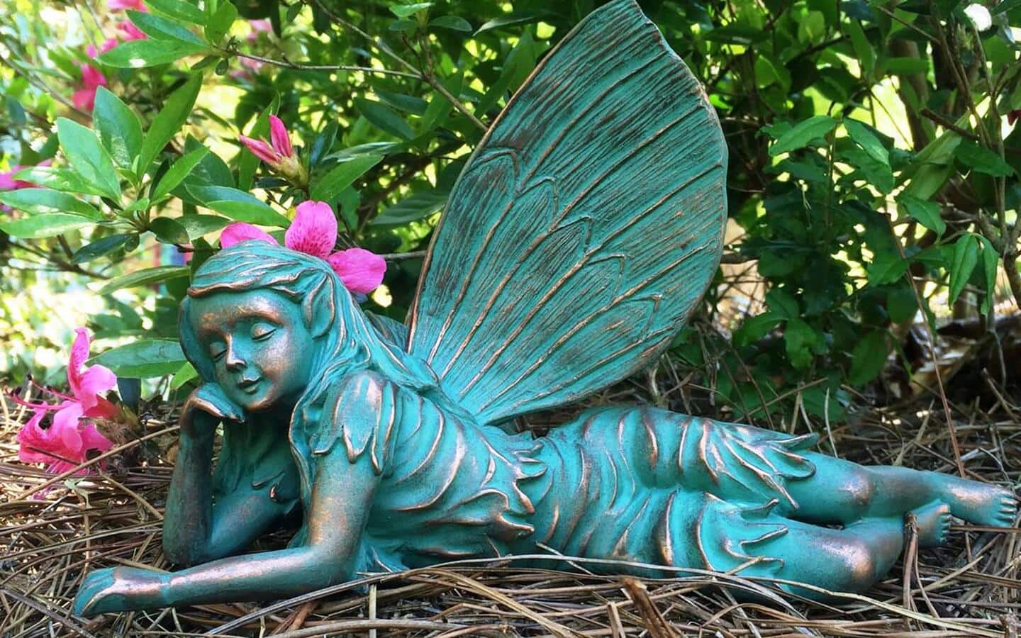 Statue of an an angel in a garden