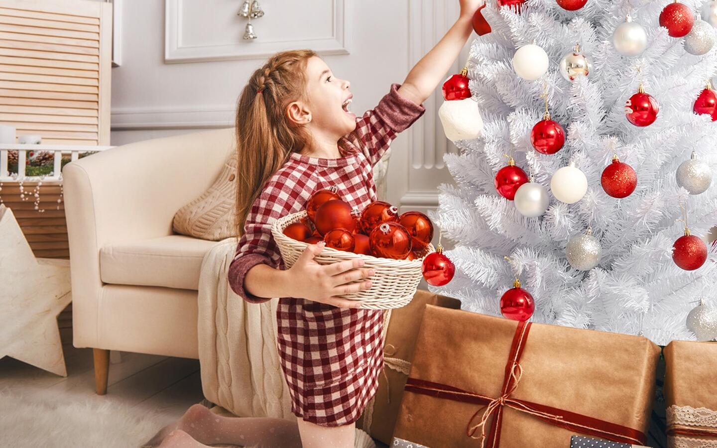 How to Decorate a Christmas Tree