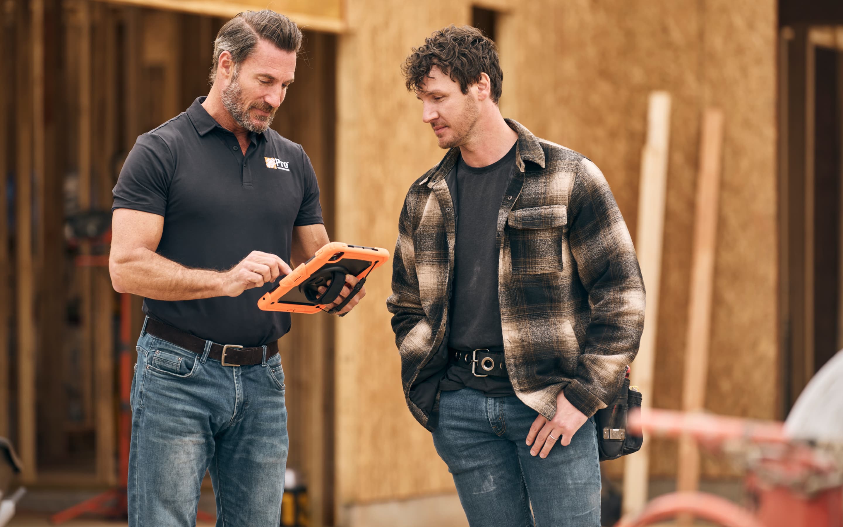  A Pro meeting with their team at a worksite.