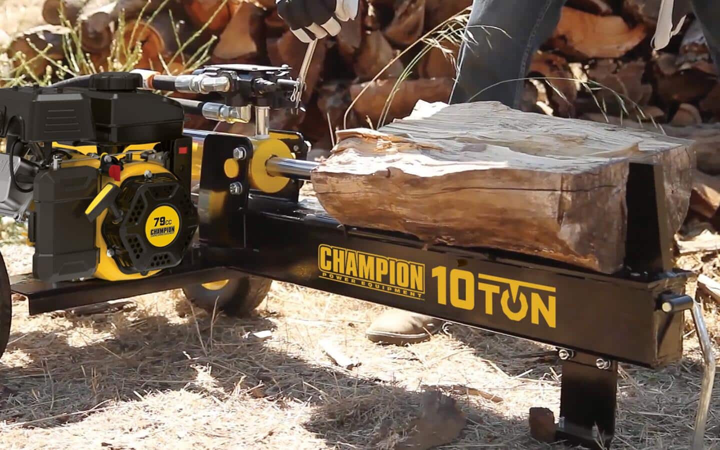 A 10-ton hydraulic log splitter A 10-ton hydraulic log splitter