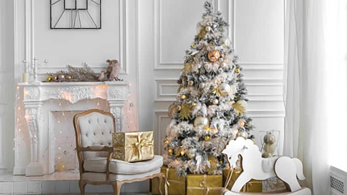 How to Decorate a Christmas Tree