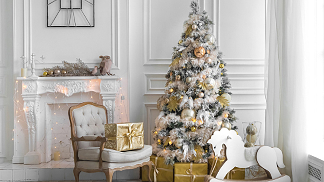 How to Decorate a Christmas Tree