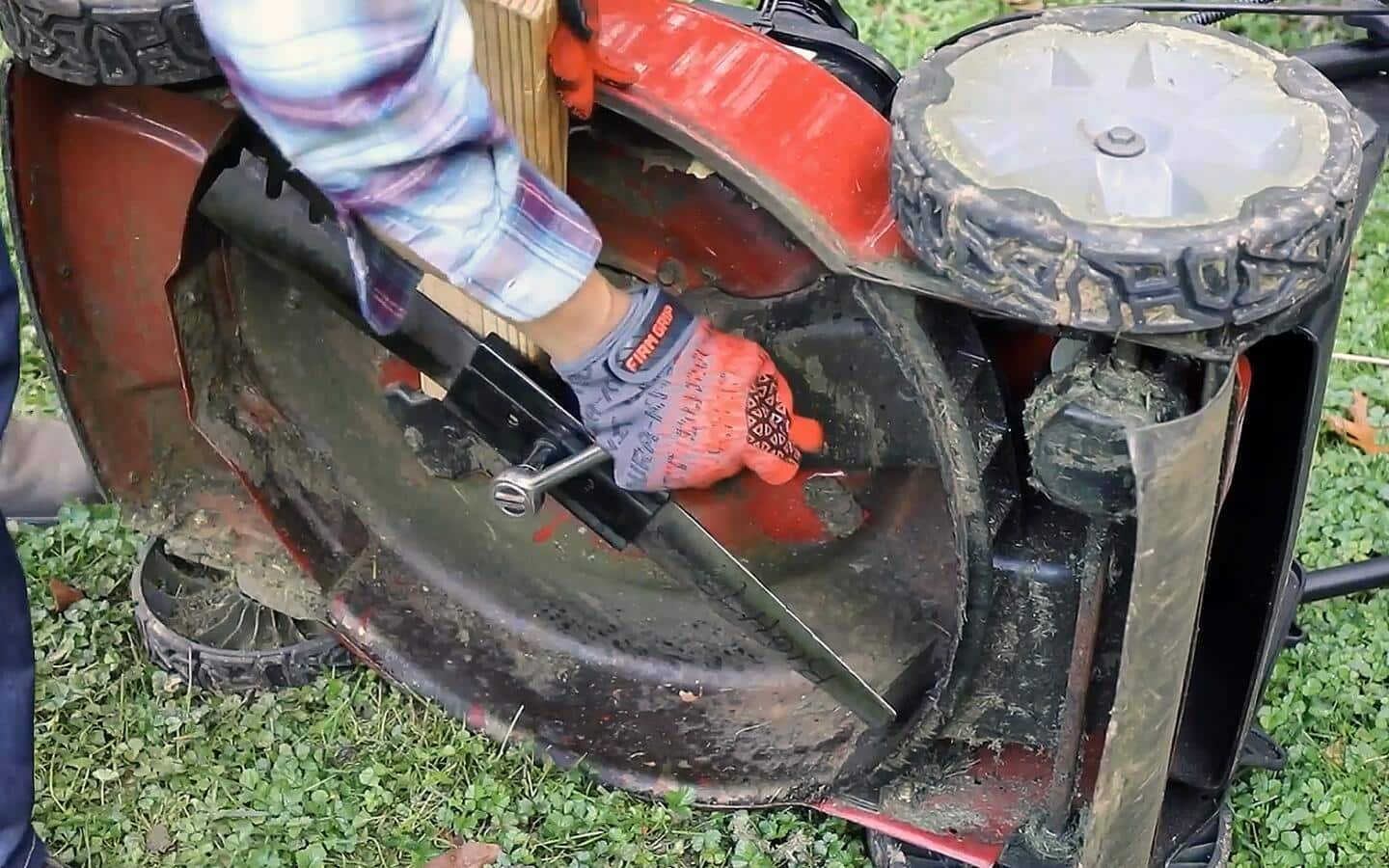 A person tightens the connection on a new blade.