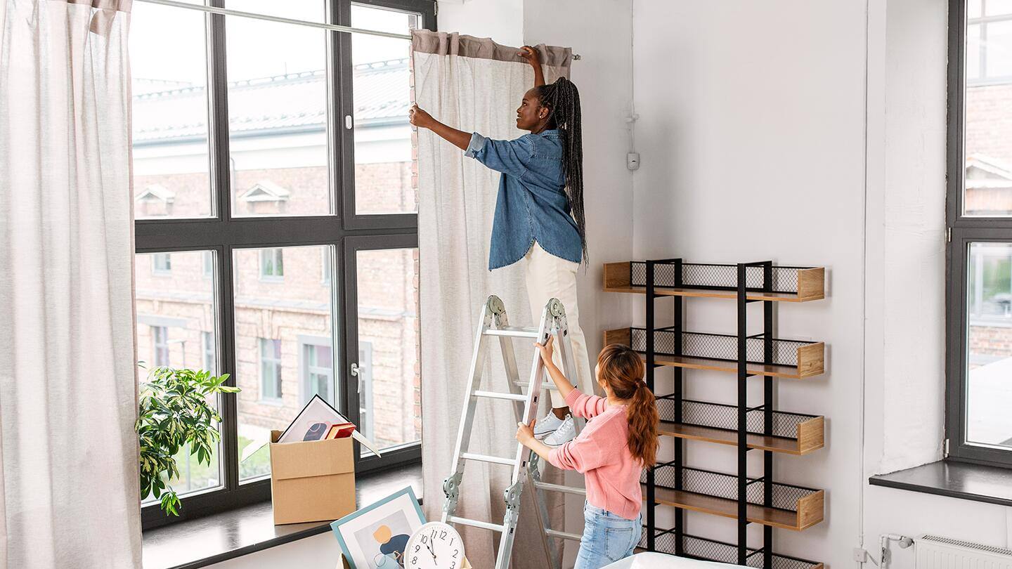 How to Hang Curtains