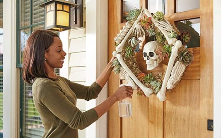 How to Make a Creepy Skeleton Wreath