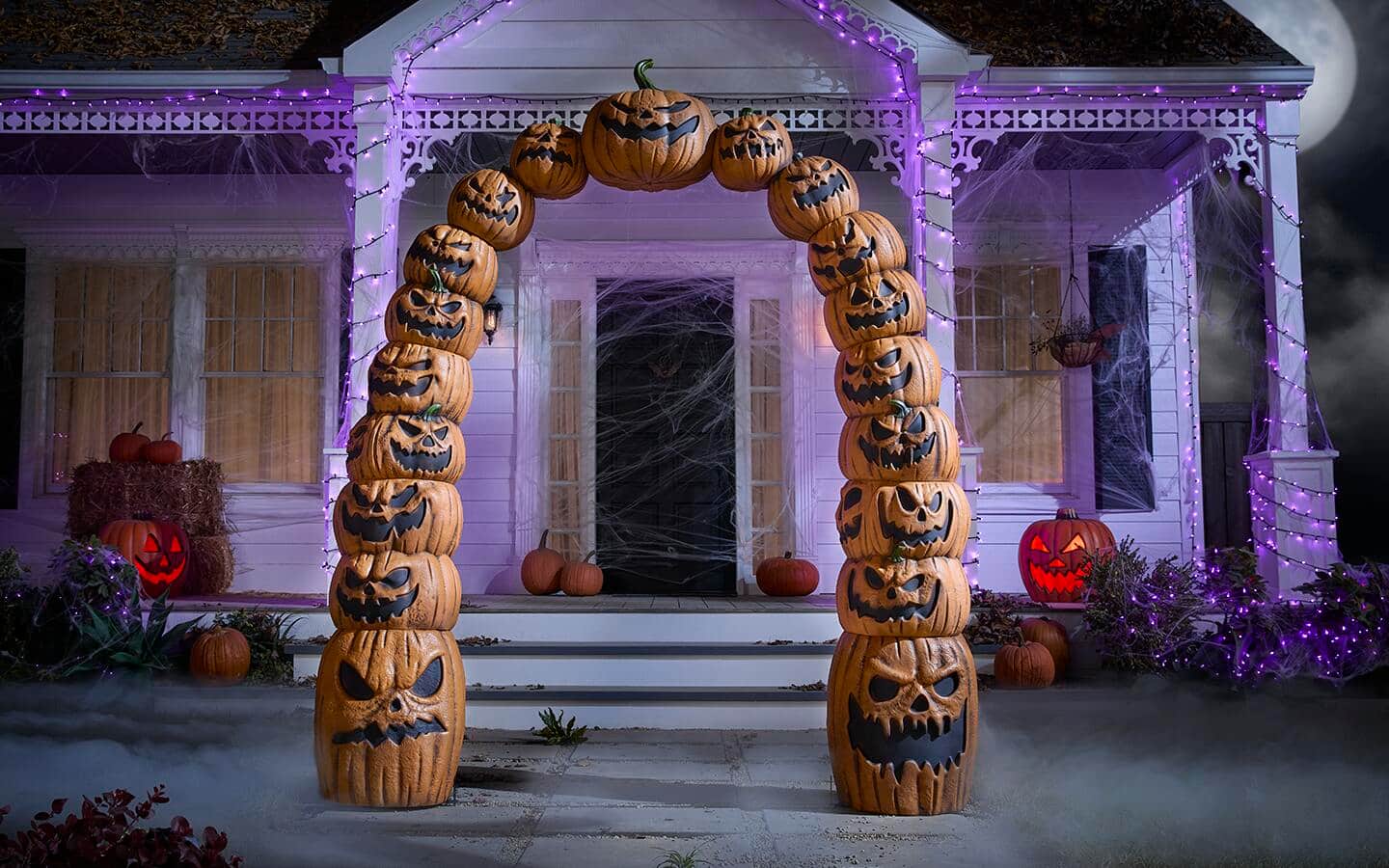 Large to small Jack-o'-lanterns connect in a classic archway for any Halloween scene.