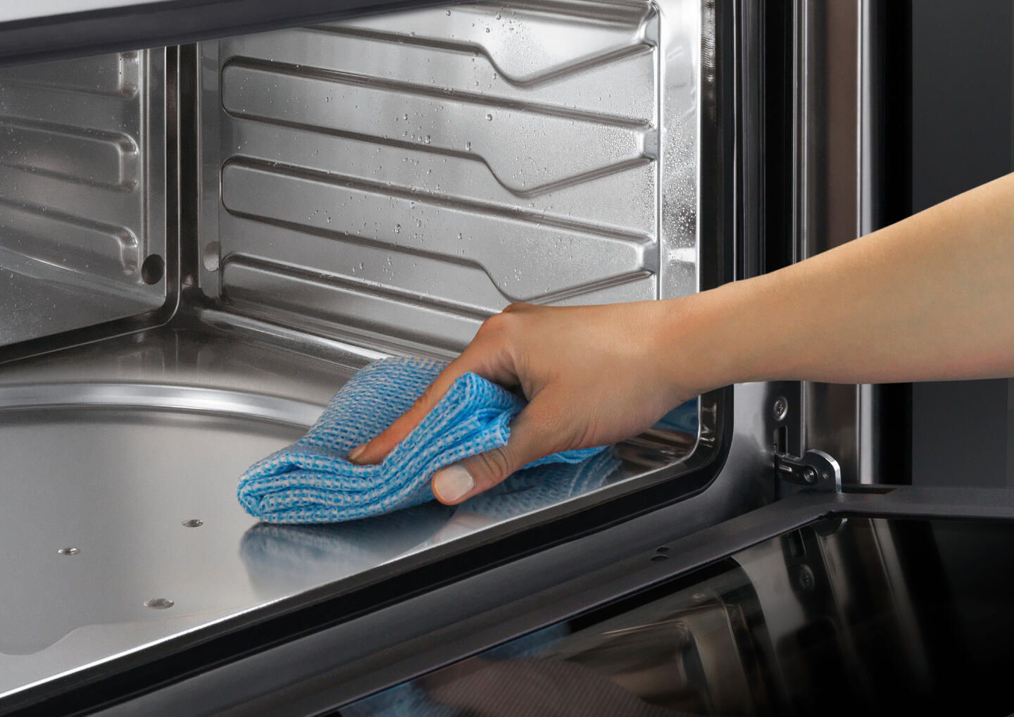 How to Clean an Oven
